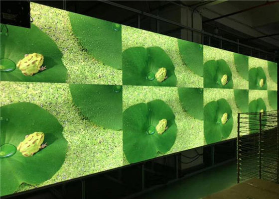 petite affiche polychrome de l'affichage à LED De lancement de pixel de 2880hz HD LED 12 mois de garantie