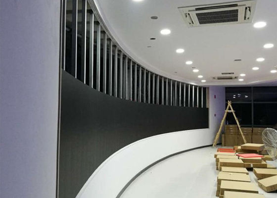 La haute visuelle flexible de lentes du mur P2.5 900 de HD LED régénèrent l'entretien d'accès principal